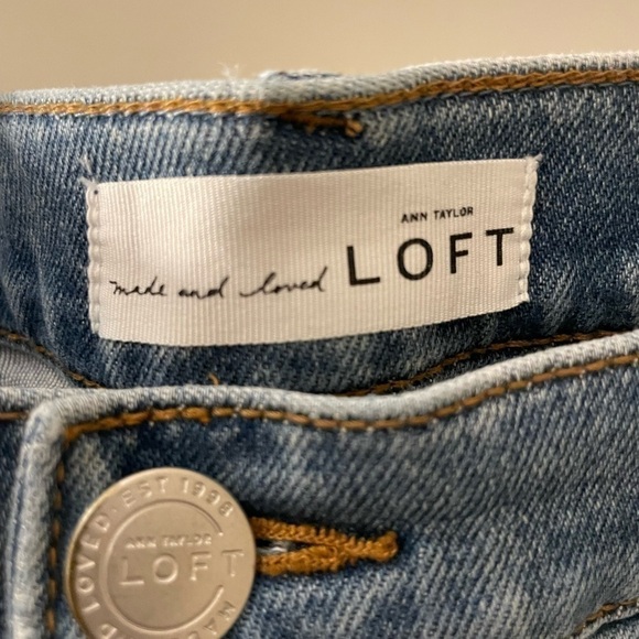 LOFT straight leg light wash  cropped jeans size 27/4 - Picture 7 of 9